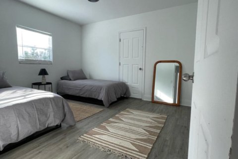 Casa en alquiler en West Palm Beach, Florida, 3 dormitorios, 125.42 m2 № 1103303 - foto 1