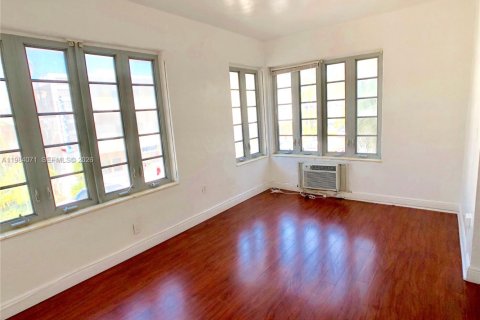 Copropriété à louer à Miami Beach, Floride: 30.19 m2 № 2048480 - photo 2