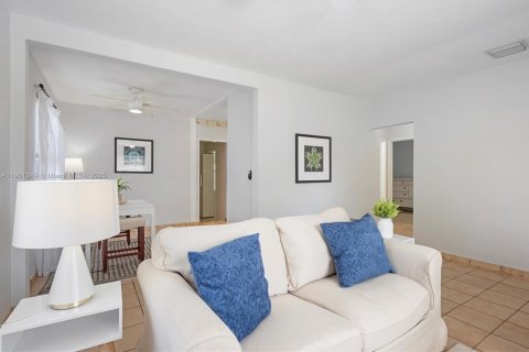 Casa en venta en Miami, Florida, 2 dormitorios, 107.4 m2 № 1951554 - foto 6