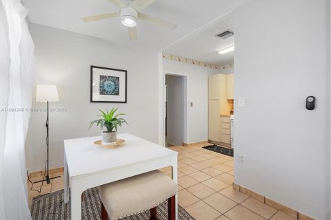 Casa en venta en Miami, Florida, 2 dormitorios, 107.4 m2 № 1951554 - foto 10