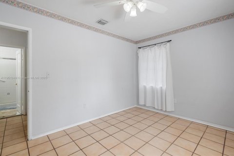 Casa en venta en Miami, Florida, 2 dormitorios, 107.4 m2 № 1951554 - foto 16