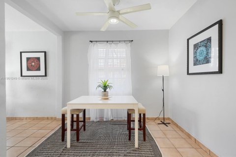 Casa en venta en Miami, Florida, 2 dormitorios, 107.4 m2 № 1951554 - foto 8