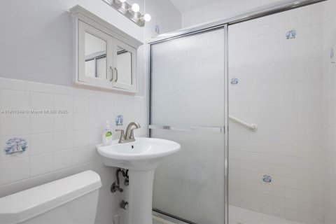 Casa en venta en Miami, Florida, 2 dormitorios, 107.4 m2 № 1951554 - foto 20