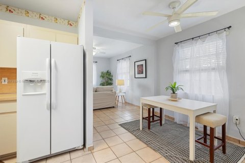 Casa en venta en Miami, Florida, 2 dormitorios, 107.4 m2 № 1951554 - foto 14