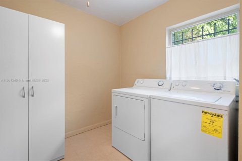 Casa en venta en Miami, Florida, 2 dormitorios, 107.4 m2 № 1951554 - foto 25