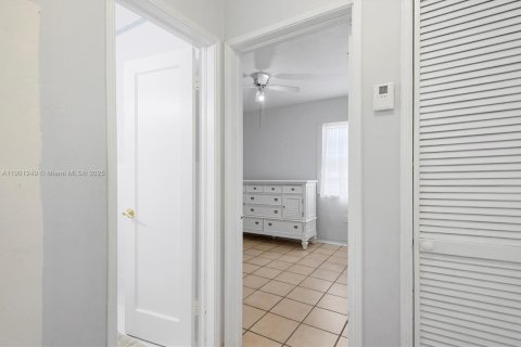 Casa en venta en Miami, Florida, 2 dormitorios, 107.4 m2 № 1951554 - foto 24