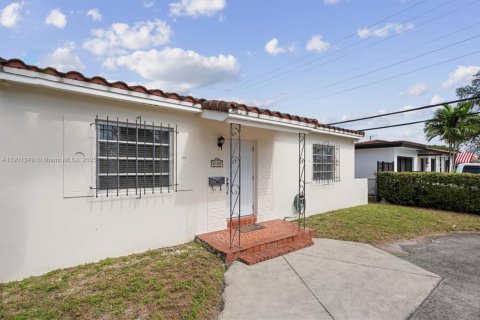 Casa en venta en Miami, Florida, 2 dormitorios, 107.4 m2 № 1951554 - foto 1