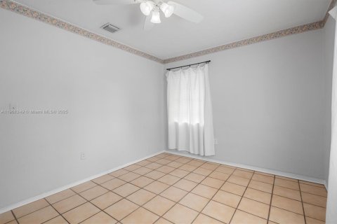 Casa en venta en Miami, Florida, 2 dormitorios, 107.4 m2 № 1951554 - foto 17