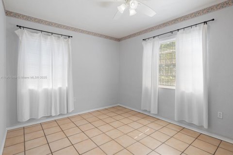 Casa en venta en Miami, Florida, 2 dormitorios, 107.4 m2 № 1951554 - foto 18