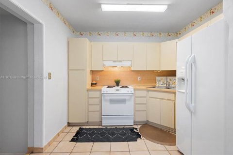 Casa en venta en Miami, Florida, 2 dormitorios, 107.4 m2 № 1951554 - foto 12