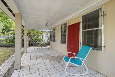 Casa en venta en Miami, Florida, 2 dormitorios, 107.4 m2 № 1951554 - foto 29
