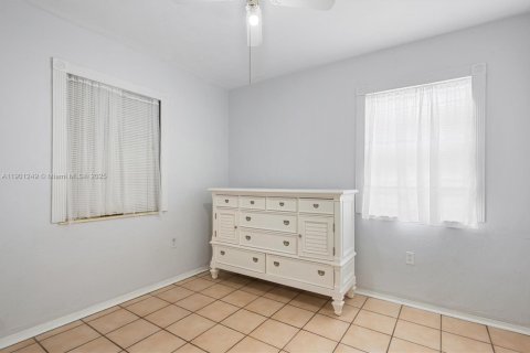 Casa en venta en Miami, Florida, 2 dormitorios, 107.4 m2 № 1951554 - foto 23