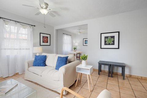 Casa en venta en Miami, Florida, 2 dormitorios, 107.4 m2 № 1951554 - foto 4
