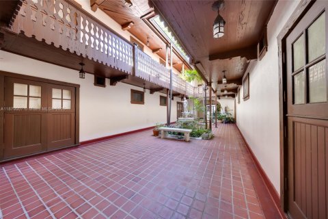 Commercial property in Coral Gables, Florida № 1924620 - photo 3