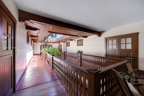 Commercial property in Coral Gables, Florida № 1924620 - photo 6