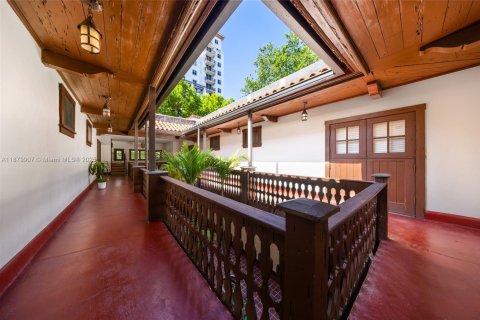 Commercial property in Coral Gables, Florida № 1924620 - photo 8