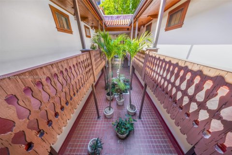 Commercial property in Coral Gables, Florida № 1924620 - photo 14