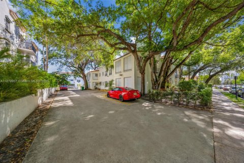 Commercial property in Coral Gables, Florida № 1924620 - photo 16