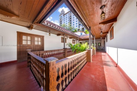 Commercial property in Coral Gables, Florida № 1924620 - photo 9