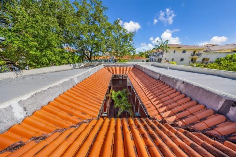 Commercial property in Coral Gables, Florida № 1924620 - photo 13