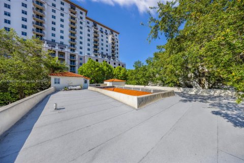 Commercial property in Coral Gables, Florida № 1924620 - photo 10