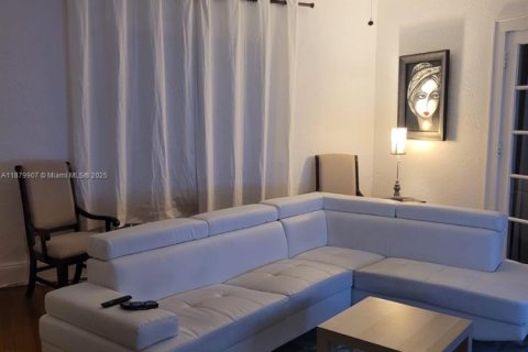 Commercial property in Coral Gables, Florida № 1924620 - photo 28