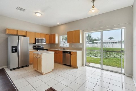 Touwnhouse à vendre à Largo, Floride: 2 chambres, 125.42 m2 № 2408894 - photo 9