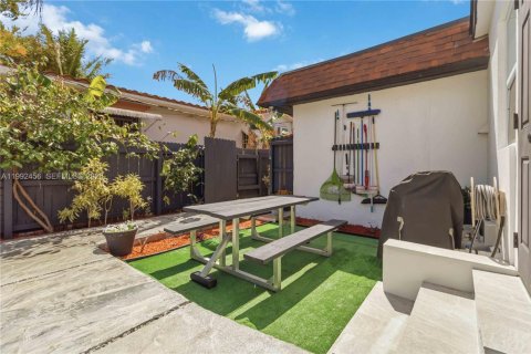Casa en venta en Miami, Florida, 4 dormitorios, 168.9 m2 № 2056655 - foto 27