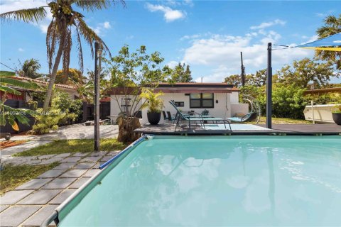 Casa en venta en Miami, Florida, 4 dormitorios, 168.9 m2 № 2056655 - foto 30