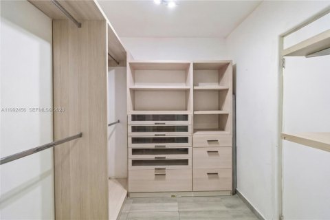 Casa en venta en Miami, Florida, 4 dormitorios, 168.9 m2 № 2056655 - foto 15