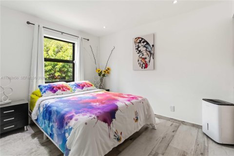 Casa en venta en Miami, Florida, 4 dormitorios, 168.9 m2 № 2056655 - foto 16