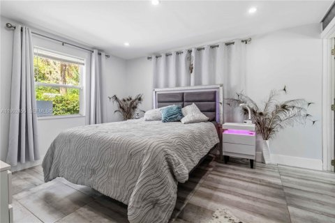 Casa en venta en Miami, Florida, 4 dormitorios, 168.9 m2 № 2056655 - foto 14