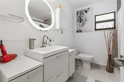 Casa en venta en Miami, Florida, 4 dormitorios, 168.9 m2 № 2056655 - foto 19