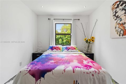 Casa en venta en Miami, Florida, 4 dormitorios, 168.9 m2 № 2056655 - foto 17