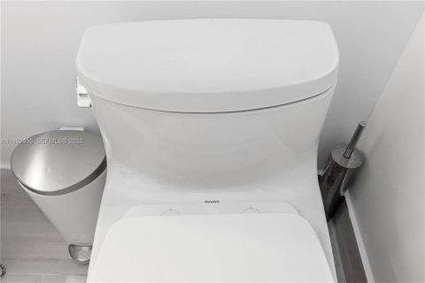 Casa en venta en Miami, Florida, 4 dormitorios, 168.9 m2 № 2056655 - foto 24