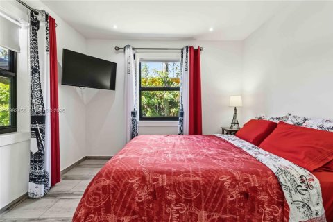 Casa en venta en Miami, Florida, 4 dormitorios, 168.9 m2 № 2056655 - foto 23