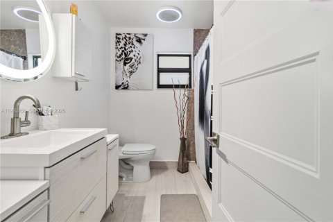 Casa en venta en Miami, Florida, 4 dormitorios, 168.9 m2 № 2056655 - foto 18