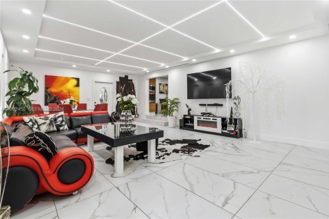 Casa en venta en Miami, Florida, 4 dormitorios, 168.9 m2 № 2056655 - foto 7