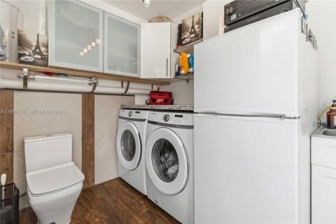 Casa en venta en Miami, Florida, 4 dormitorios, 168.9 m2 № 2056655 - foto 25