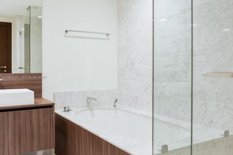 Copropriété à vendre à Miami, Floride: 3 chambres, 156.54 m2 № 2044045 - photo 18