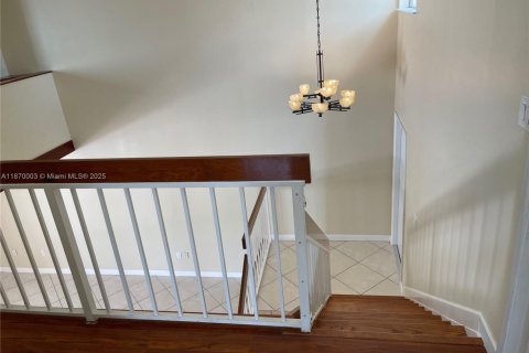 Condominio en alquiler en Miami, Florida, 3 dormitorios, 170.94 m2 № 1895589 - foto 3