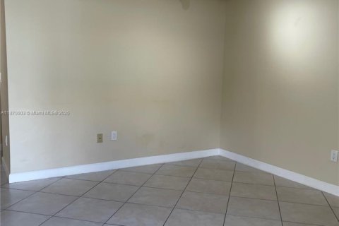 Condominio en alquiler en Miami, Florida, 3 dormitorios, 170.94 m2 № 1895589 - foto 21