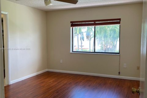 Condominio en alquiler en Miami, Florida, 3 dormitorios, 170.94 m2 № 1895589 - foto 8