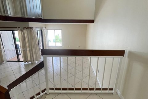 Condominio en alquiler en Miami, Florida, 3 dormitorios, 170.94 m2 № 1895589 - foto 5