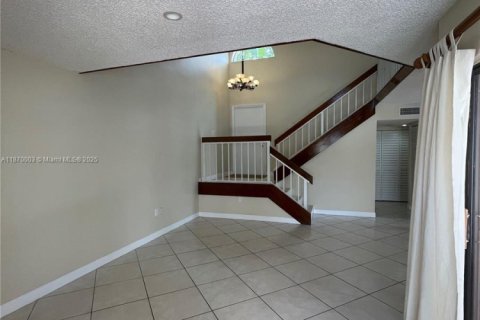 Condominio en alquiler en Miami, Florida, 3 dormitorios, 170.94 m2 № 1895589 - foto 20