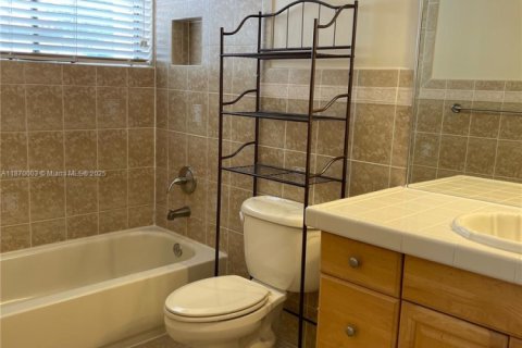 Condominio en alquiler en Miami, Florida, 3 dormitorios, 170.94 m2 № 1895589 - foto 9