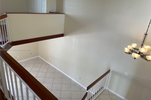 Condominio en alquiler en Miami, Florida, 3 dormitorios, 170.94 m2 № 1895589 - foto 4