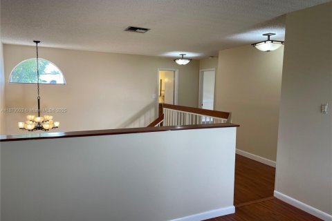 Condominio en alquiler en Miami, Florida, 3 dormitorios, 170.94 m2 № 1895589 - foto 16