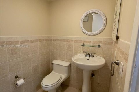 Condominio en alquiler en Miami, Florida, 3 dormitorios, 170.94 m2 № 1895589 - foto 18