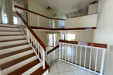 Condominio en alquiler en Miami, Florida, 3 dormitorios, 170.94 m2 № 1895589 - foto 2